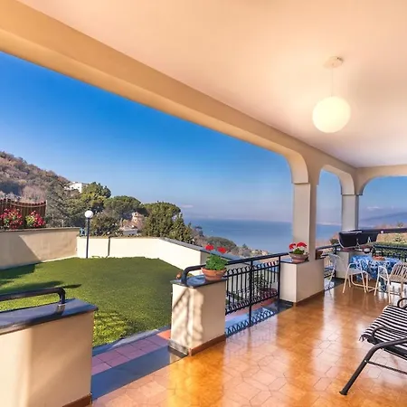 Casa La Panoramica Apartment Sant'Agata sui due Golfi